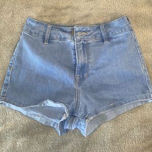KENDALL & KYLIE 23” jean shorts
